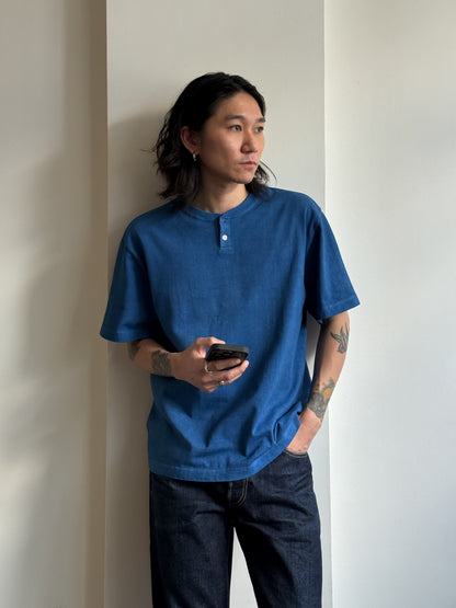 armi x RAIDER【HARD MAN】Indigo Henley Tee