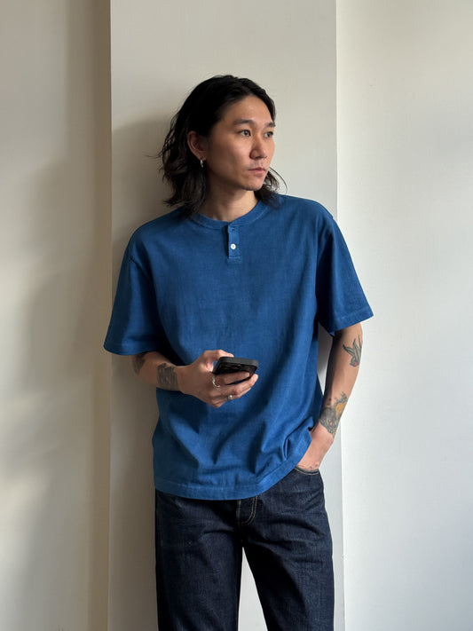 armi x RAIDER【HARD MAN】Indigo Henley Tee