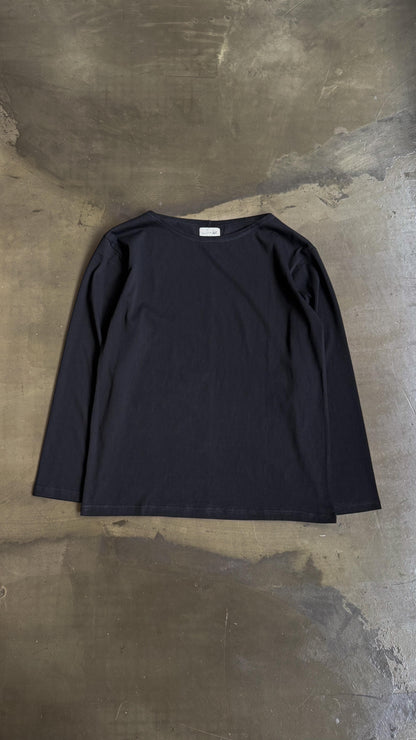 By R SS25 L/S Boatneck