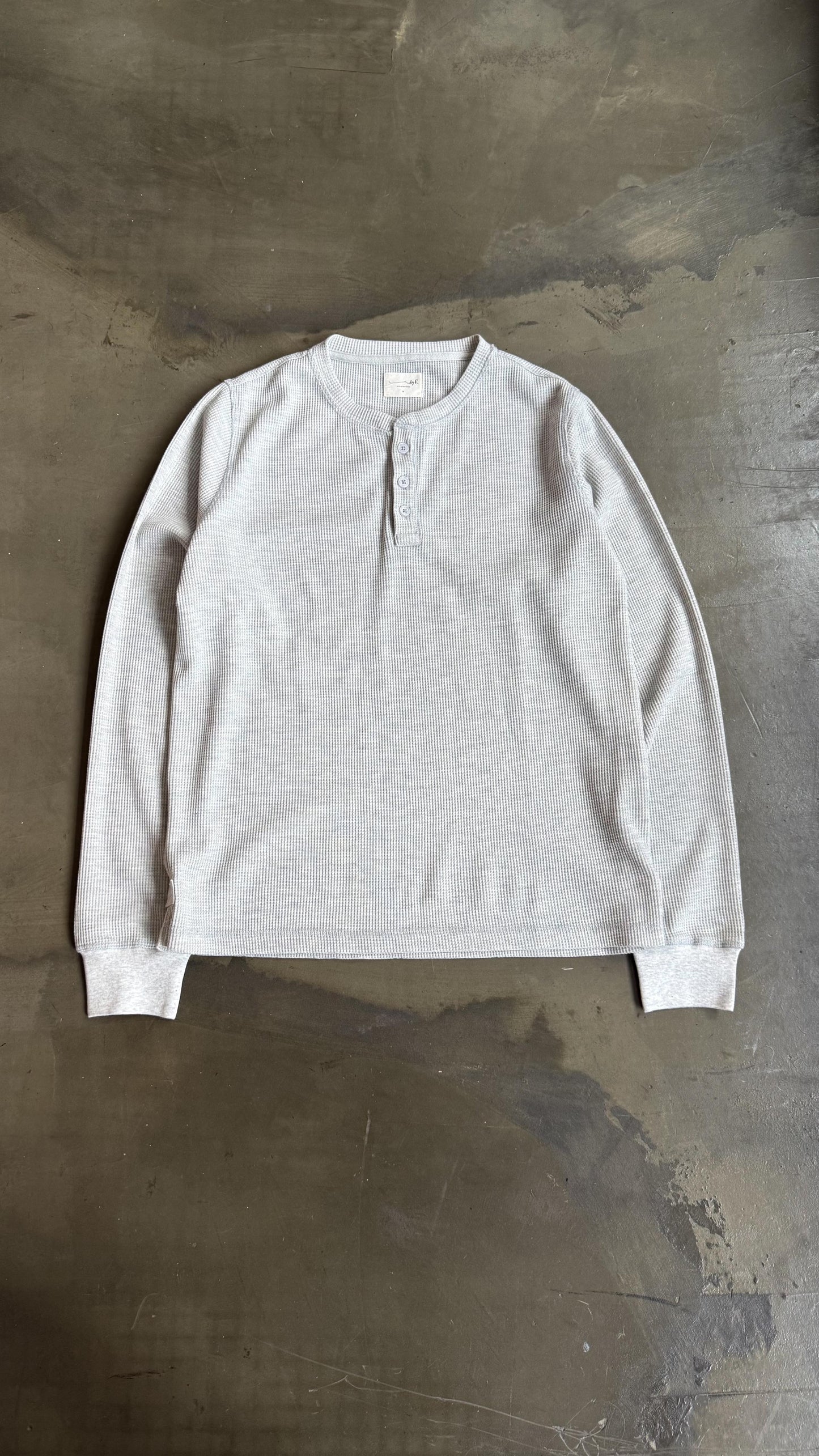 By R AW24 L/S Waffle Henley