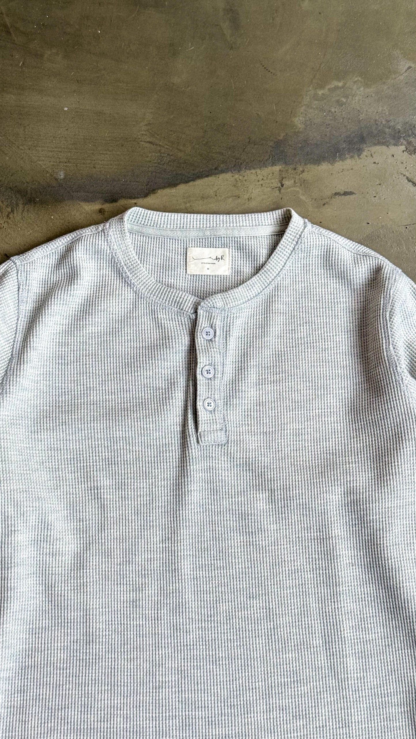 By R AW24 L/S Waffle Henley